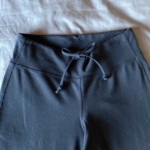 Lululemon Yoga Pant. Cropped wide leg yoga in black size 4. - Picture 3 of 7